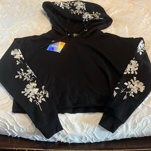 Black cropped hoodie with white flowers